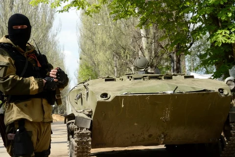 Quân đội Ukraine đưa xe bọc thép tấn công vào Slavyansk
