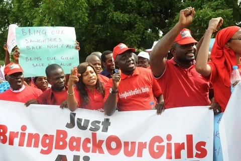 Thế giới hỗ trợ Nigeria tìm kiếm các nữ sinh bị bắt cóc