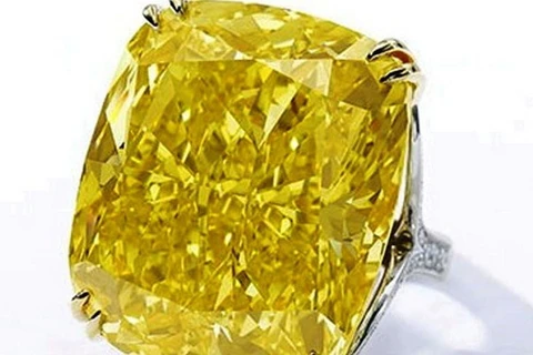 Viên kim cương vàng được bán với giá kỷ lục hơn 16 triệu USD