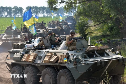 Binh sỹ Ukraine tại một vị trí đóng quân gần thành phố Slavyansk ngày 11/7. (Nguồn: AFP/TTXVN)