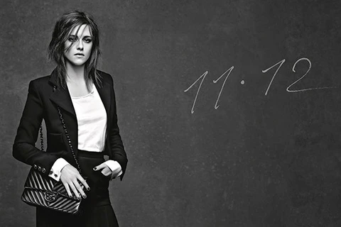 Kristen Stewart đại diện cho chiếc túi 11.12 của nhà mốt Chanel