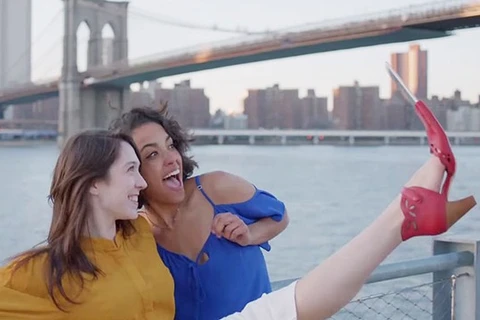 Selfie Shoes - Mở ra trào lưu giày "tự sướng" của phái đẹp