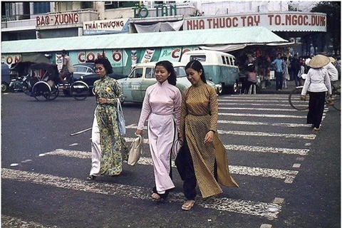 Ký ức về chiếc áo dài trên đường phố Sài Gòn trước năm 1975 