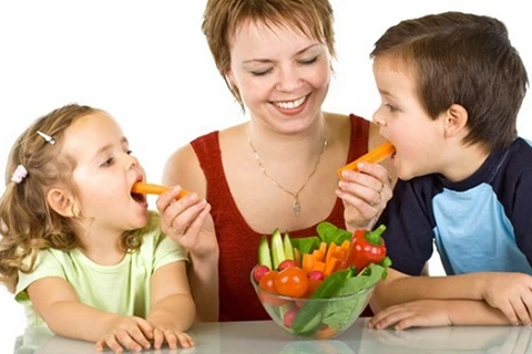 Dạy trẻ đọc nhãn thực phẩm để ăn uống lành mạnh, chống béo phì
