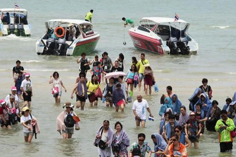 Doanh nghiệp Trung Quốc cho 12.700 nhân viên đi du lịch Thái Lan
