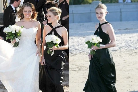 Nữ diễn viên Kate Bosworth cuốn hút trong đầm phù dâu gam màu đen và đi chân trần tại lễ cưới trên biển của cô nàng bạn thân Jacqui Louez.