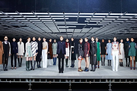 Sao châu Á tỏa sáng trong các thiết kế chớm Thu của Dior 