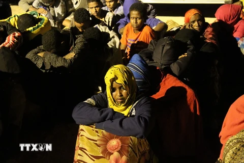 Người di cư tại trại tiếp nhận ở Tripoli, Libya ngày 29/6. (Nguồn: THX/TTXVN)