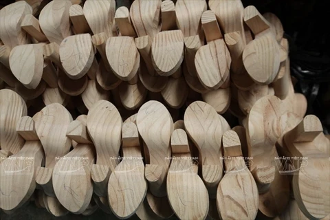Sản phẩm guốc mộc Bình Nhâm có truyền thống từ hơn nửa thế kỷ.