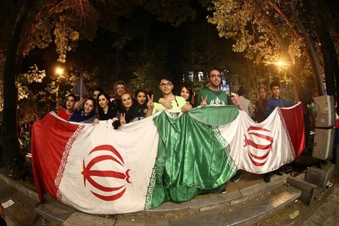 Người dân Iran ăn mừng thỏa thuận hạt nhân lịch sử. (Nguồn: AFP)