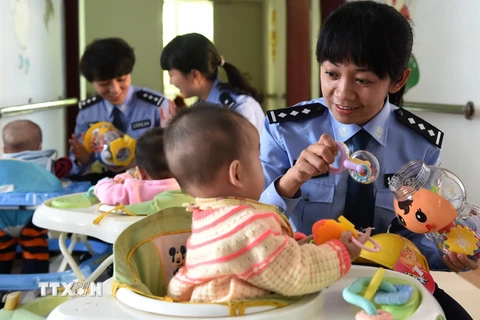 Trung Quốc: Tân Cương phạt tù 45 đối tượng khủng bố và buôn người