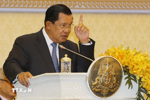 Thủ tướng Campuchia Hun Sen (ảnh) cảnh báo sẽ có hành động pháp lý đối với bất cứ đối tượng nào tiếp tục vu cáo Chính phủ sử dụng bản đồ 'giả mạo' trong công tác phân định biên giới. (Nguồn: THX/TTXVN)