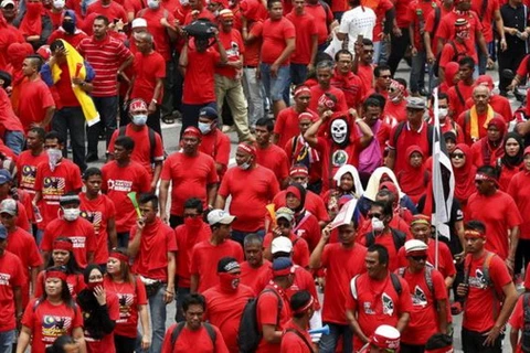 Hàng ngàn người tham gia cuộc tuần hành "áo đỏ." (Nguồn: Reuters)