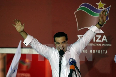 Lãnh đạo Đảng Syriza Alexis Tsipras phát biểu trước những người ủng hộ sau khi kết quả bầu cử được công bố. (Nguồn THX/TTXVN)