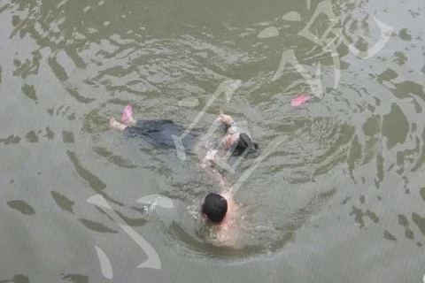 Thanh niên đi câu cá cứu sống một cô gái nhảy xuống sông tự tử 