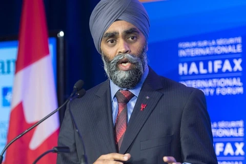 Bộ trưởng Quốc phòng Canada Harjit Singh Sajjan phát biểu tại diễn đàn. (Nguồn: ctvnews.ca)