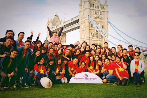 Du học sinh Việt tham gia ngày hội văn hóa Vietnam Discovery 2015 ở London. (Ảnh: Quang Thế/Vietnam+)