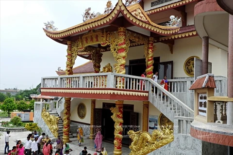 Một góc kiến trúc chùa Linh Sơn. 