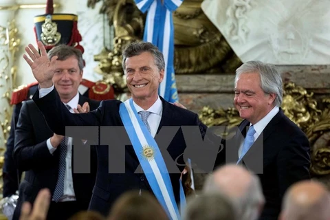 Tổng thống đắc cử Argentina Mauricio Macri (giữa). (Ảnh: THX/TTXVN)