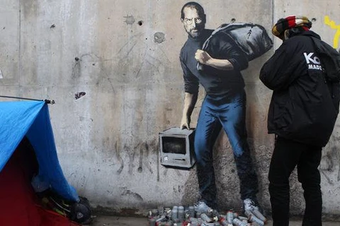 Bức tranh tường vẽ Steve Jobs của Banksy tại Calais. (Nguồn: exspress.co.uk)