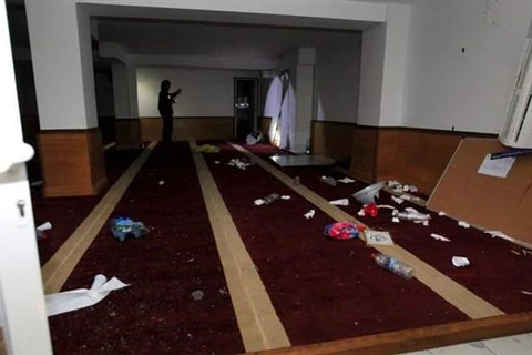 Phòng cầu nguyện của người Hồi giáo bị đập phá tại thành phố Ajaccio. (Ảnh: AFP)