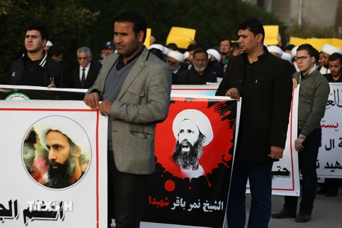 Biểu tình tại thủ đô Baghdad, Iraq, phản đối quyết định xử tử Giáo sỹ Nimr al-Nimr ngày 3/1. (Nguồn: AFP/TTXVN)