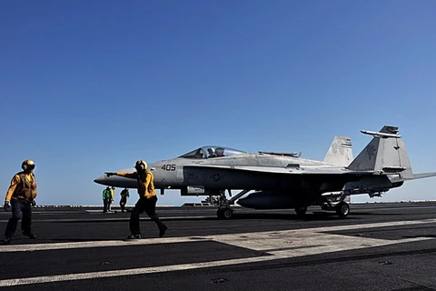 Máy bay Mỹ tham gia chiến dịch không kích IS. (Nguồn: nbcnews.com)