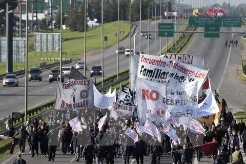 Các nghiệp đoàn đối lập Argentina tổ chức cuộc tổng đình công yêu cầu chính phủ có những biện pháp kiềm chế lạm phát và giá cả leo thang. (Nguồn: AFP/TTXVN) 