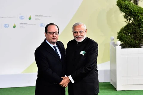Thủ tướng Ấn Độ Narendra Modi (phải) và Tổng thống Pháp Francois Hollande tại buổi gặp. (Nguồn: timesofindia.indiatimes.com)