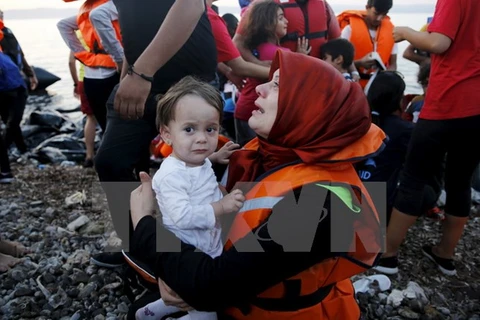Người di cư tại đảo Lesbos của Hy Lạp. (Nguồn: Reuters/TTXVN)