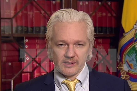 Nhà sáng lập WikiLeaks Julian Assange trong cuộc họp báo tại Đại sứ quán Ecuador ở London, Anh ngày 18/8/2014. (Nguồn: CNN/TTXVN)