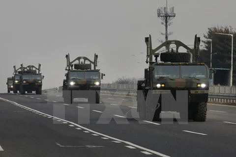 Xe quân sự Mỹ tại thị trấn Paju của Hàn Quốc, gần biên giới với Triều Tiên ngày 25/2. (Nguồn: Yonhap/TTXVN)