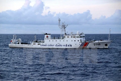 Tàu tuần dương Trung Quốc ở gần vùng đảo tranh chấp trên biển Hoa Đông hồi năm 2013. (Nguồn: AFP/TTXVN) 