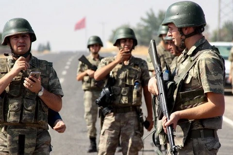 Đánh bom nhằm vào doanh trại Thổ Nhĩ Kỳ, gần 30 người thương vong 