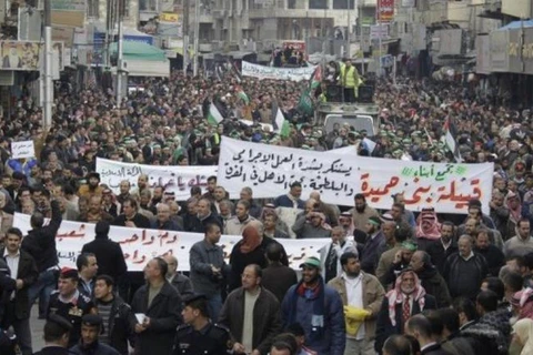 Các thành viên của phong trào Anh em Hồi giáo biểu tình phản đối chính phủ tại thủ đô Amman. (Nguồn: AFP)