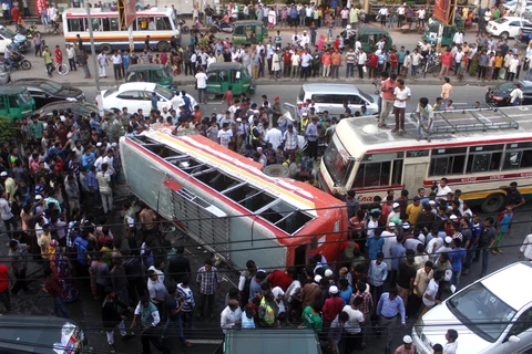 Bangladesh: Hai xe buýt đâm đấu đầu, trên 40 người thương vong 