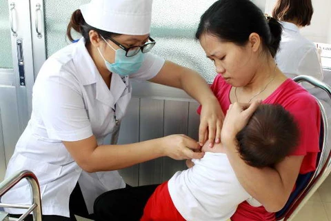 Hà Nội bắt đầu tiêm trở lại vắcxin Quinvaxem 