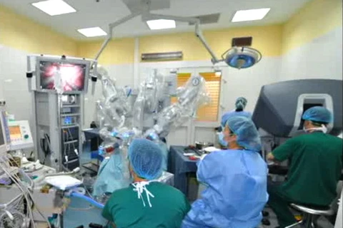 Viện Nhi TW ứng dụng robot trong phẫu thuật nội soi
