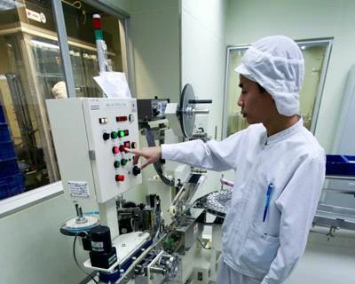 [Photo] Mục sở thị quy trình sản xuất vắcxin sởi tại VN 