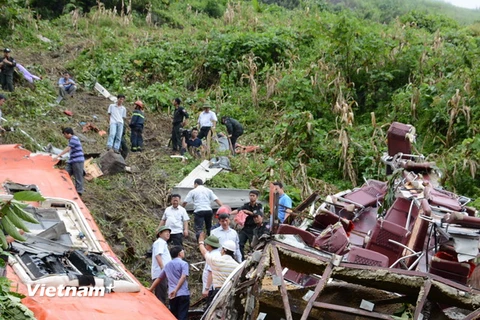 Chùm ảnh hiện trường vụ tai nạn ôtô thảm khốc tại Lào Cai