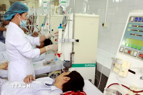 Phát triển kỹ thuật lọc màng bụng chữa bệnh thận ở Việt Nam 