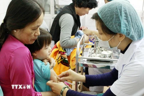 Hà Nội tổ chức 2 đợt tiêm chủng cho trẻ em trong vòng 30 ngày
