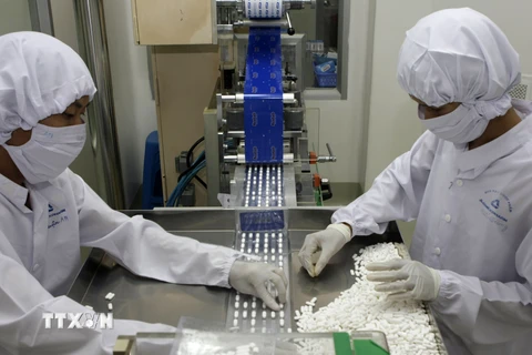 Một doanh nghiệp dược trong nước sản xuất thuốc theo tiêu chuẩn GMP-WHO. (Ảnh: TTXVN/Vietnam+)
