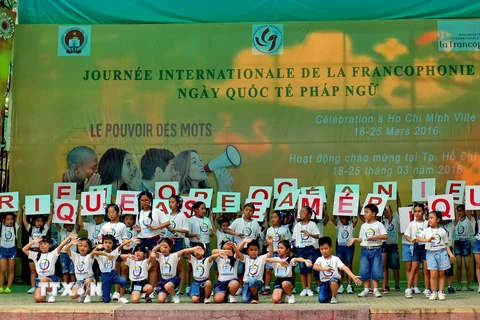 Các em học sinh trường tiểu học Minh Đạo (Quận 5, TP.HCM) biểu diễn văn nghệ tại Ngày hội Pháp ngữ 2016. Ảnh minh họa. (Ảnh: Thế Anh/TTXVN)