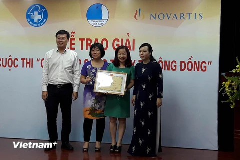 Các tác giả đoạt giải Nhất. (Ảnh: PV/Vietnam+)