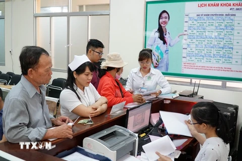 Bệnh nhân khám dịch vụ tại bệnh viện Quận 2, Thành phố Hồ Chí Minh. (Ảnh: Phương Vy/TTXVN)