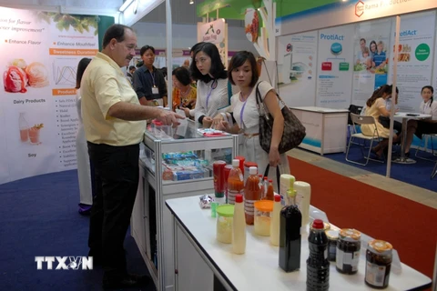 Triển lãm nguyên liệu, phụ gia thực phẩm và đồ uống Việt Nam. (Ảnh: TTXVN)