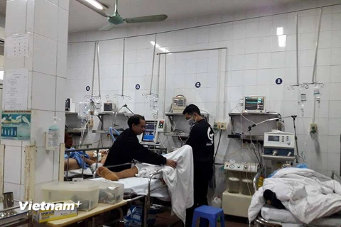 Các trường hợp tại Khoa cấp cứu Bệnh viện Việt Đức trong đêm 30 Tết. (Ảnh: TG/Vietnam+)