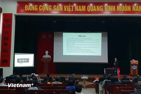 Một ứng viên trình bày về Đề án trước Hội đồng thi tuyển. (Ảnh: PV/Vietnam+)