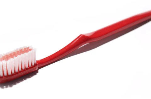 Dùng chung bàn chải đánh răng dễ lây nhiễm nhiều loại bệnh
